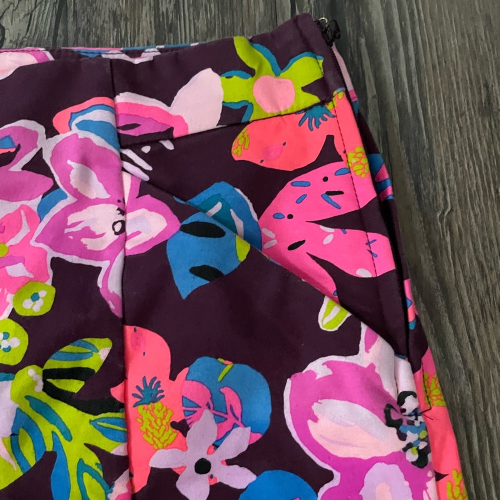 Lilly Pulitzer Floral Print Tailored Shorts Size 2 - Picture 4 of 6